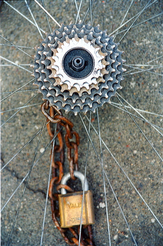 bikelock-exsat_jxphoto_dot_.jpg